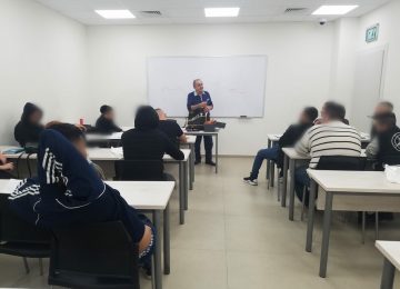 סדנת מכונאות רכב בתכנית 'שותפים לדרך'