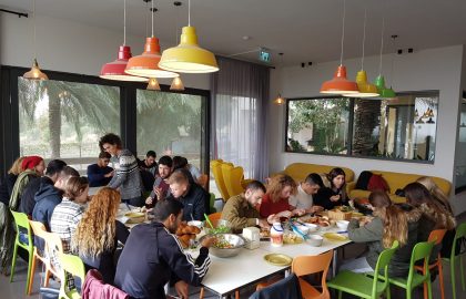 שישי חברתי