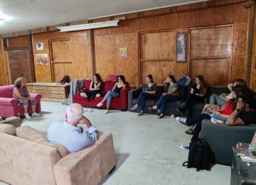 קשיבות בלב מדבר: יום צוות בחוות בולוטין